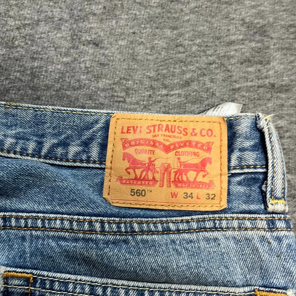 Levis 560 Comfort Fit Jeans Mens 34x32 Light Wash Denim Relaxed Tapered 560-0251